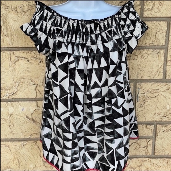 Jack By BB Dakota black & White Off shoulder
Size Small - Picture 7 of 12